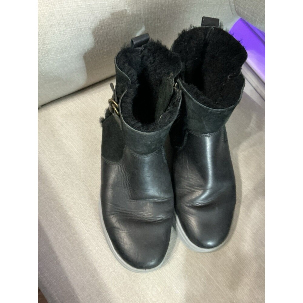 OluKai Pehuea Hulu Black Shearling Ankle Boots Women’s 7.5 NZ Wool Leather Zip